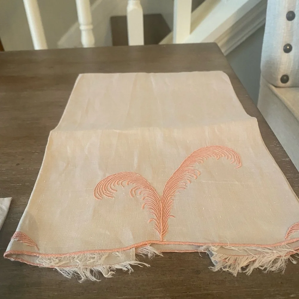 2 MARGHAB MADEIRA LINEN FINGER TIP GUEST TOWELS, 